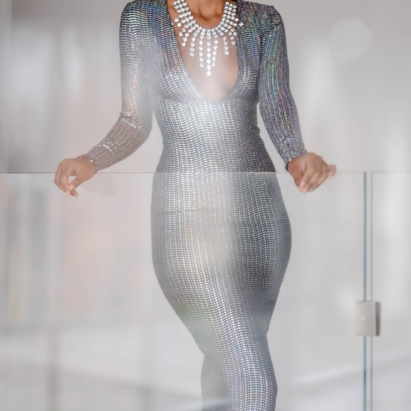 ‼️ Silver Hologram V Cut Body-con Midi Dress - Picture 3 of 9